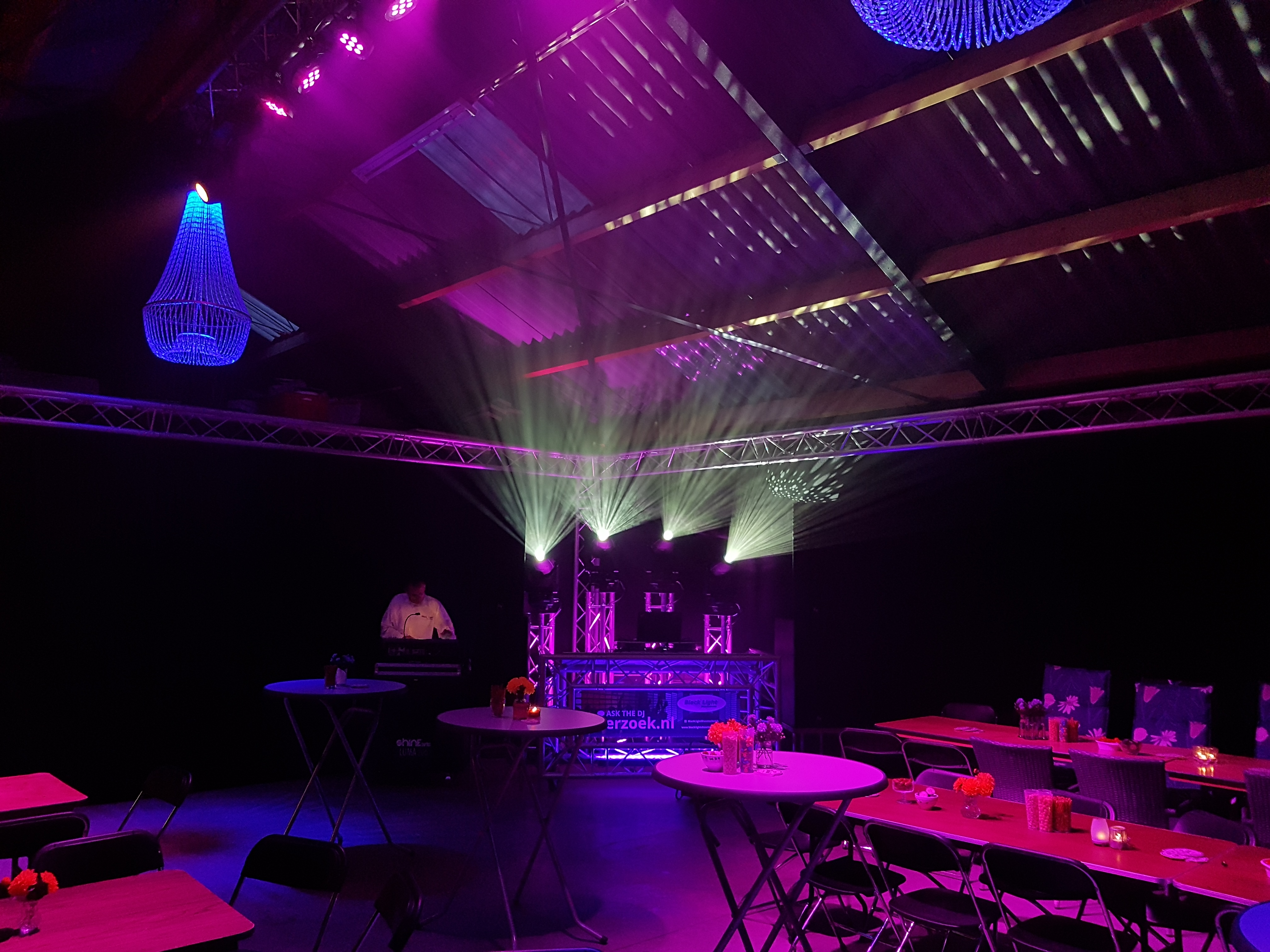 Licht programmeren zodat overal voldoende licht is en sfeerlicht gemaakt kan worden